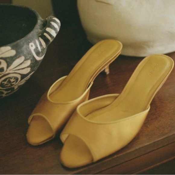 New With Dust Bag Doen Callie Mule in Marigold Satin Size 35 - Picture 15 of 15